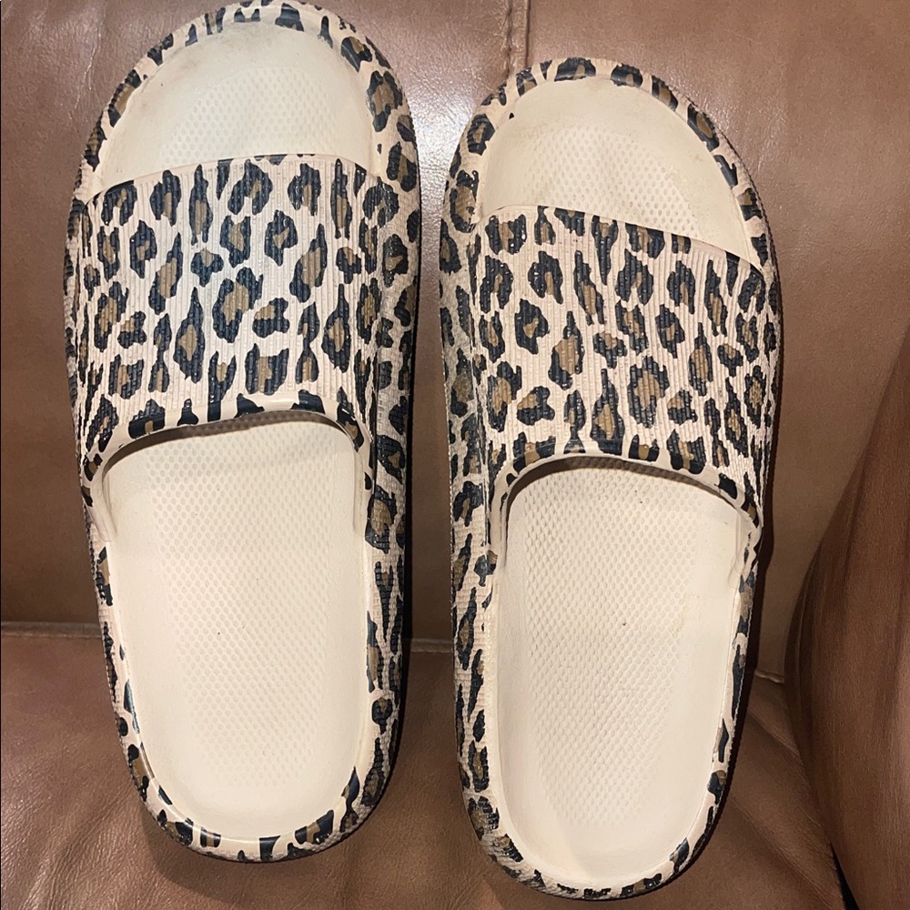 Source Unknown Leopard Print Mules